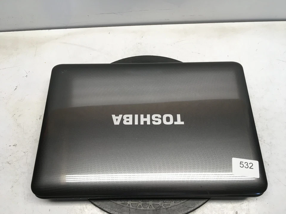 Toshiba Satellite L645D-S4037 AMD Phenom II P820 1,8 GHz 4 GB SIN DISCO DURO/batería Foto 2 de 4