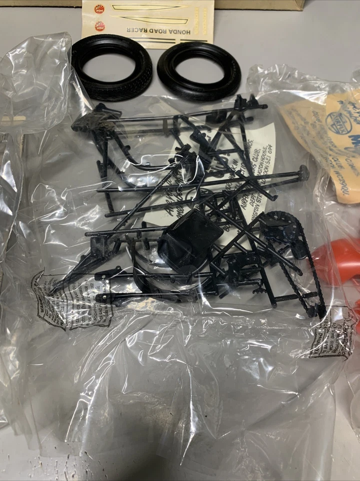 HONDA Road Racer - AIRFIX Scala 1/8 - NUOVO Kit Da Montare Modellino - Immagine 3 di 4