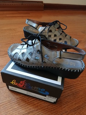 La Plume Brady Pewter Metallic Leather New in Box Sz EU 38 US 7-7.5