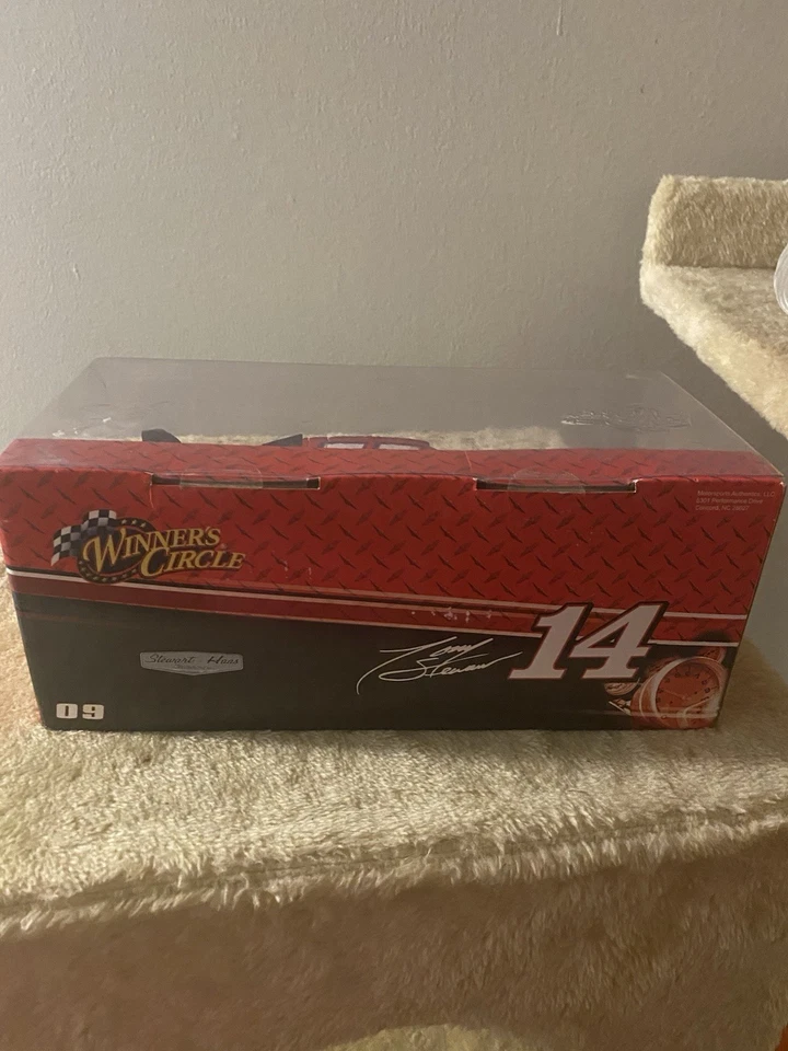 Coche diecast Tony Stewart #14 NASCAR escala 1/64, cuna 2009, depósito de oficina Foto 2 de 2