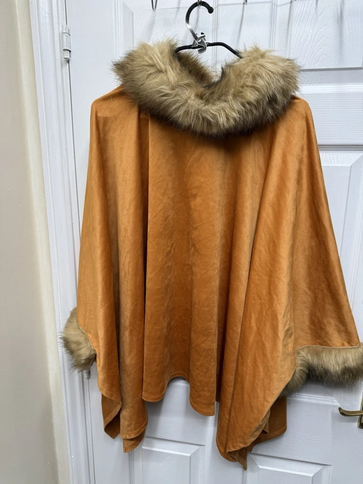Franchetti Bond Suede With Faux Fur Trim Poncho One Size - Image 3 of 4