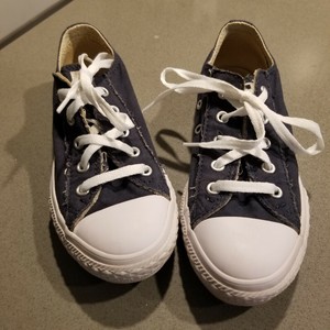 converse canvas tennis shoes