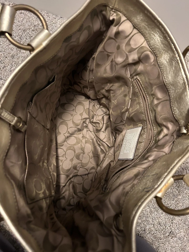 Bolso de hombro Coach grande de cuero y paja natural - Borde dorado Foto 3 de 4