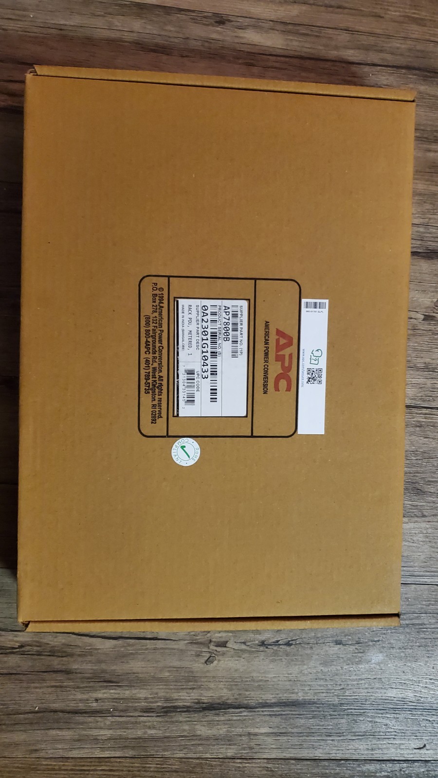 как выглядит APC AP7800B Metered 1U 15A Rack PDU w/ 8 Outlets Remote Login фото