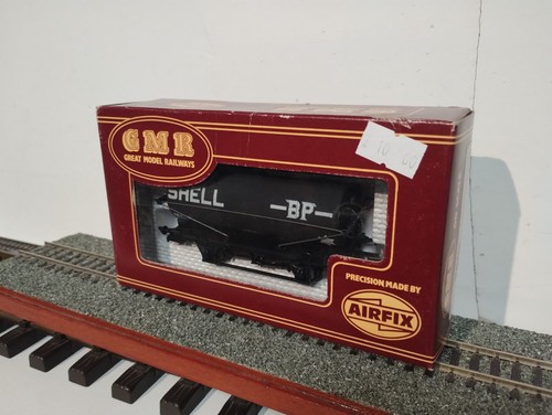 Airfix GMR (OO) 54346-0 BP Benzin 4 Rad Tankwagen in schwarz. | Zustand: Used