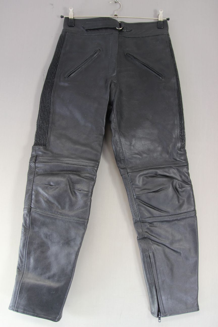 PANTALONES MOTEROS CLÁSICOS DE CUERO NEGRO PARA DAMA: CINTURA 30 PULGADAS/INTERIOR DE LA PIERNA 29 PULGADAS/L