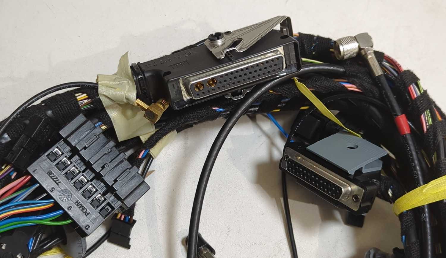 New OEM Mercedes Antenna Phone Wiring Harness 2005-2009 SLR McLaren 1998209104
