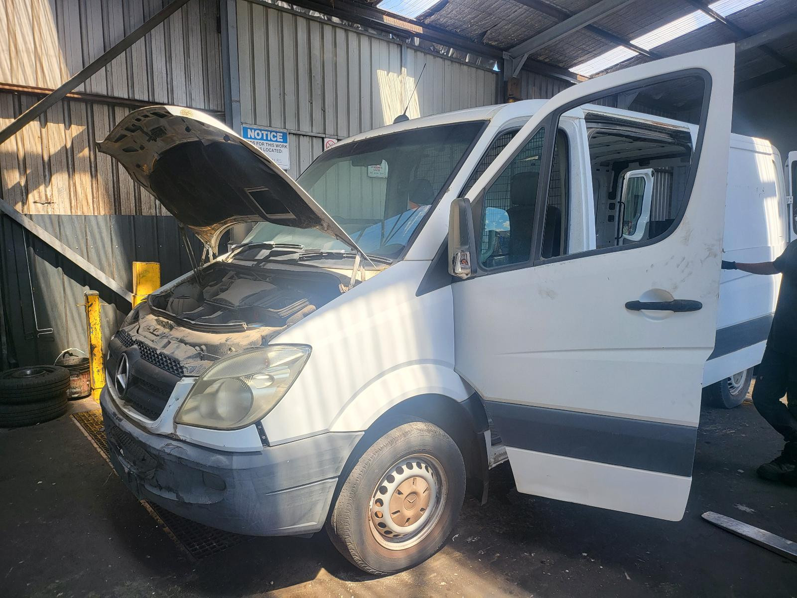 Mercedes Sprinter Left Front Door Shell NCV3 10/2006-04/2018 - thumbnail 3