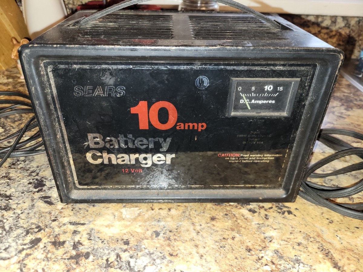 VINTAGE SEARS 10 AMP 12 VOLT MANUAL BATTERY CHARGER Model