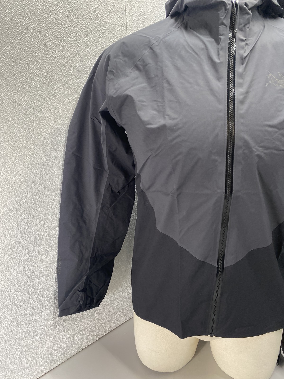 Arc'teryx Mens Norvan Shell Lightweight Jacket Size M Graphite, Black thumbnail 6