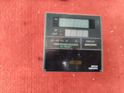 P: MP4 Yamatake-Honeywell SDC21, C215Ga00101 Controller