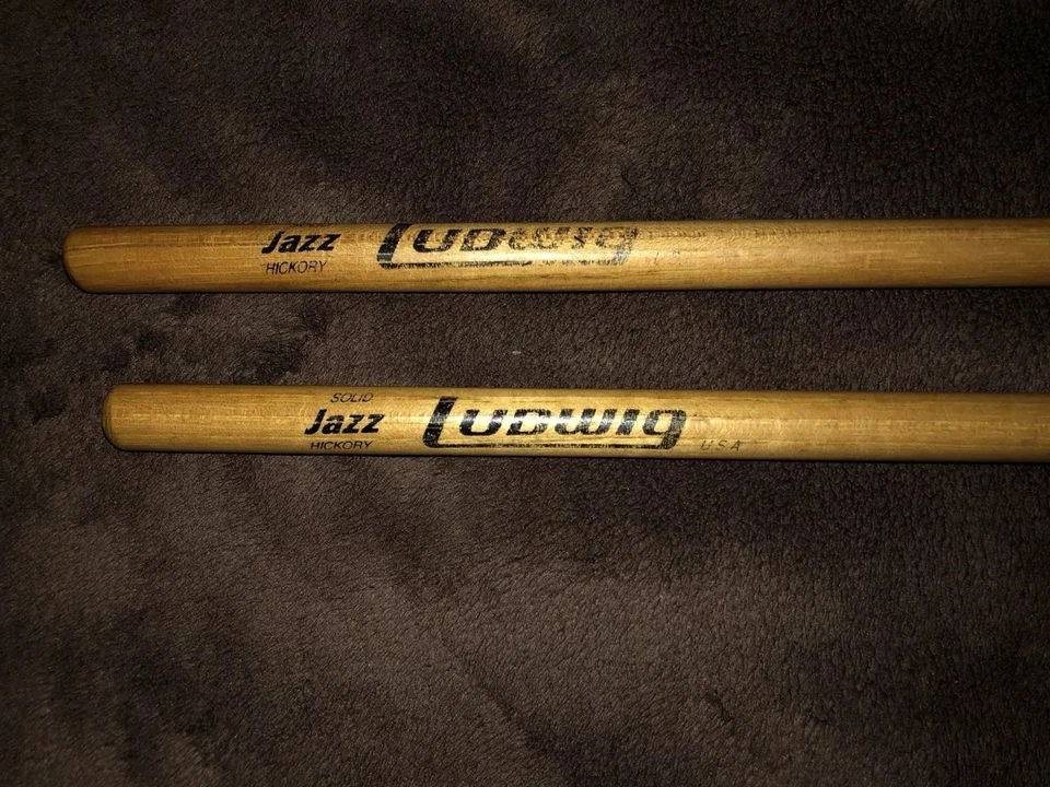 Cuatro pares de baquetas Foto 2 de 4