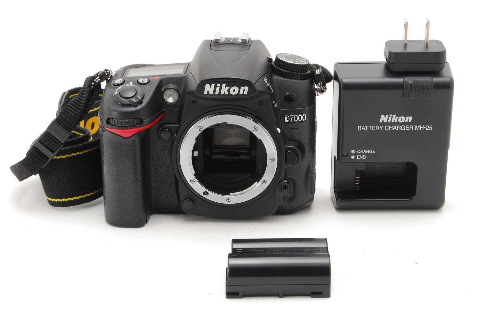 [Mint] Nikon D7000 16.2 MP Black NIKON D Digital SLR Camera Body From Japan