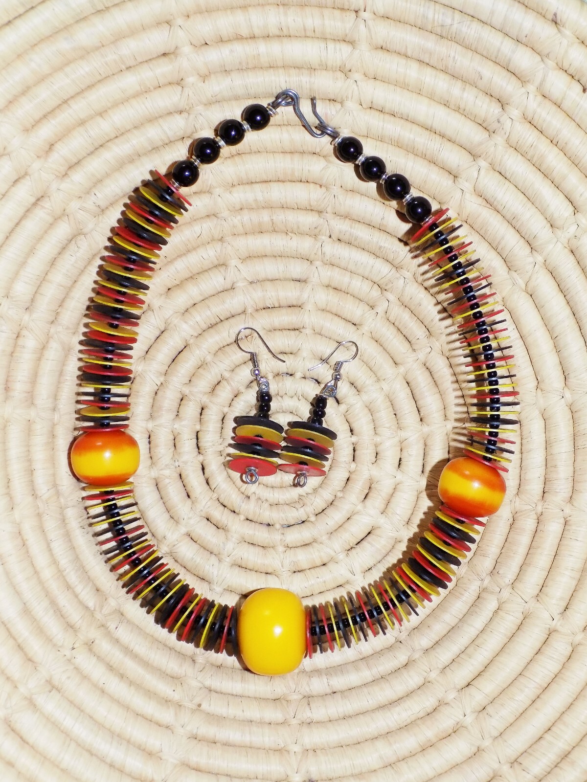 African Resin & Heishi Choker & Earrings Set jnha8