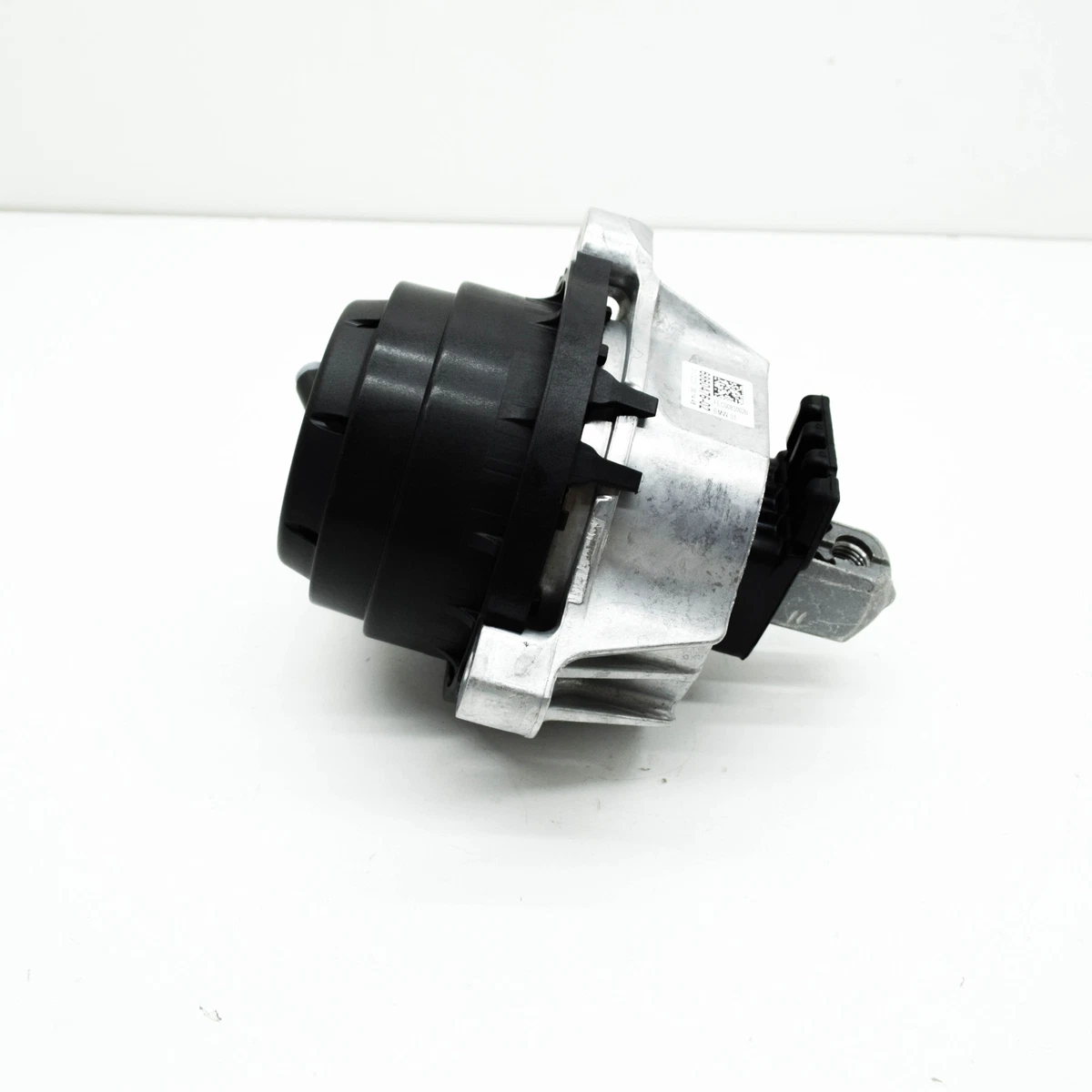BMW 5 G30 Right Side Engine Mount 22116860476 6860476 NEW GENUINE 