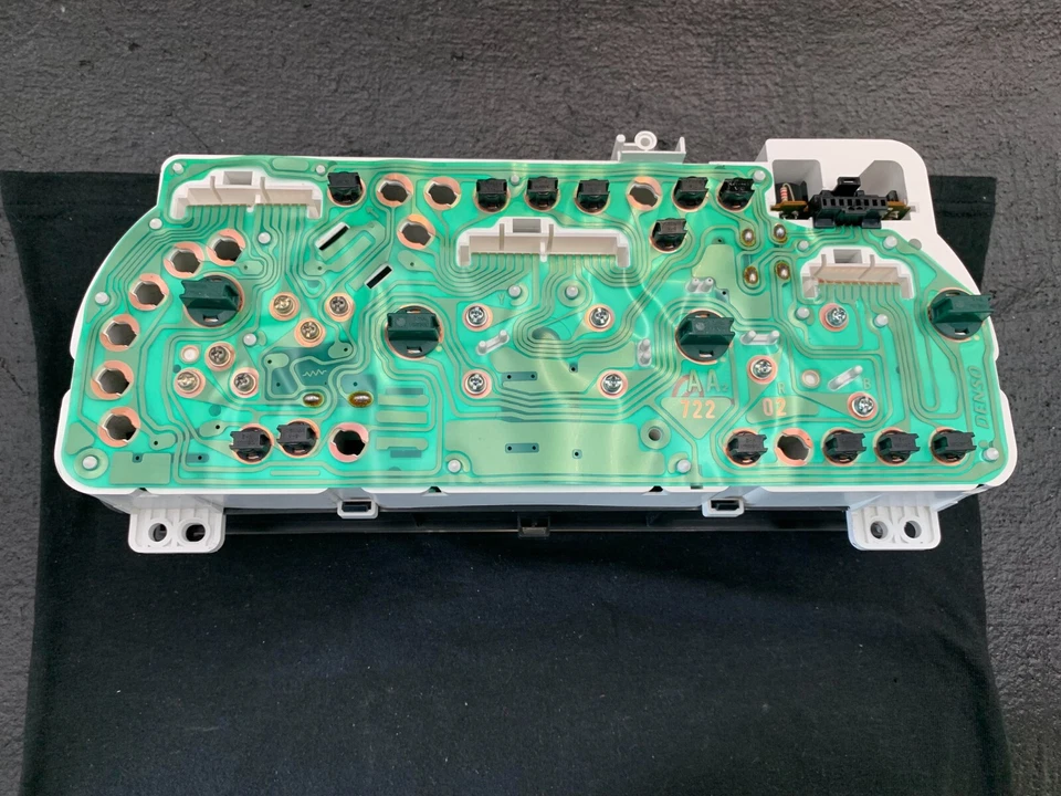 * Cuadro de instrumentos velocímetro 1999-2004 Suzuki Tracker 2,0 L 187.948 millas Foto 2 de 4