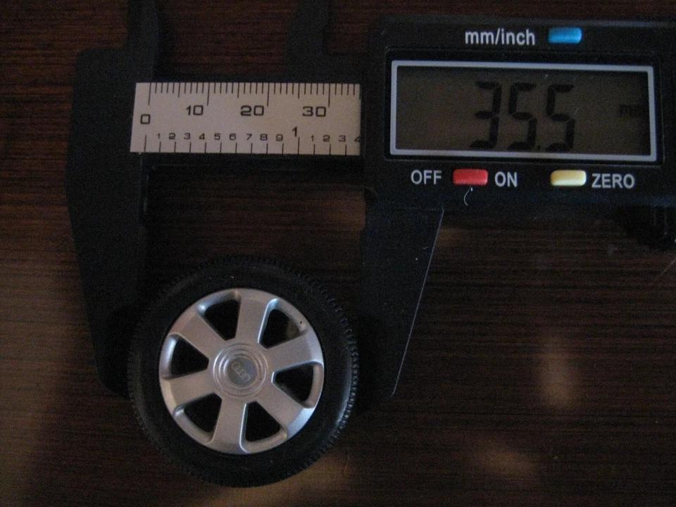 LOTTO RUOTE AUDI TT REVELL 1/18 TUNING O DIORAMA - Immagine 3 di 4