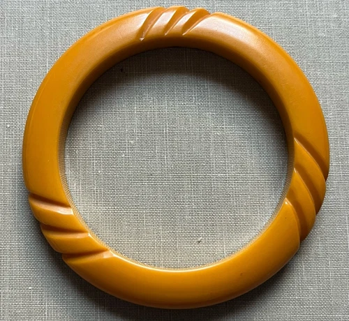 Vintage Carved Bakelite Butterscotch Bangle Bracelet Jewelry Free Shipping