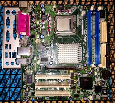 Intel D865GSA Socket 775 AGP 8x + Intel Pentium D925