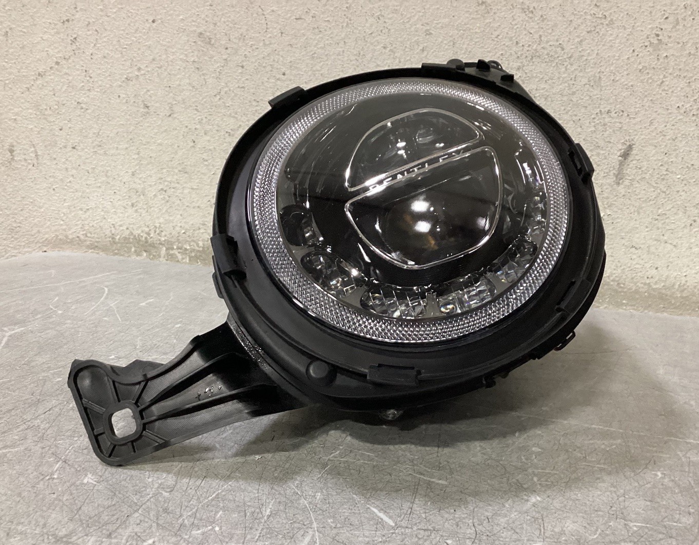 2017-2019 2020 Bentley Bentayga Left Headlight Used OEM 36A.941.005.L  Complete