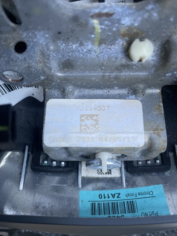 Volante Cadillac SRX 2013-2016 cuero negro y grano de madera con controles OEM Foto 4 de 4