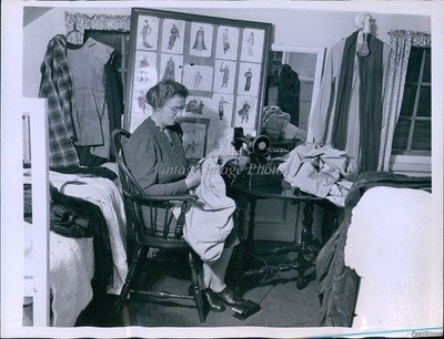 1946 Photo Katharine Bradley Mother Of David Attic Workshop Costumes Actor 7x9