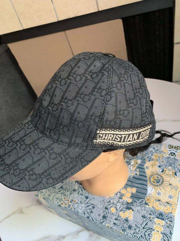 Chapéus Christian Dior masculinos e femininos nunca usados  - Imagem 4 de 4