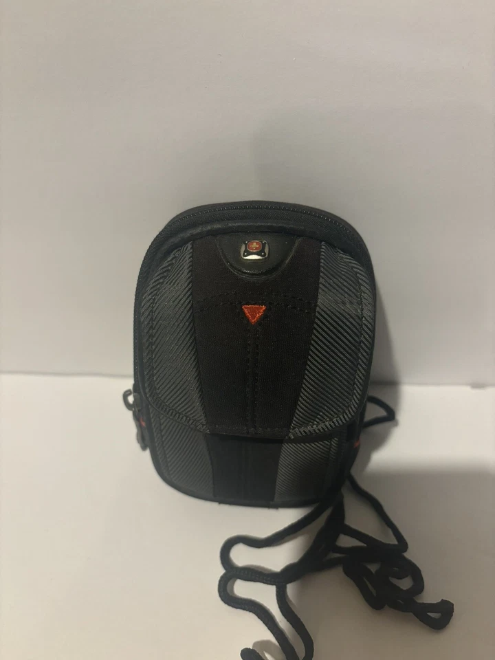 SWISSGEAR SMALL CARRY BAG CAMERA CASE W/ NECK STRAP - Image 2 of 4