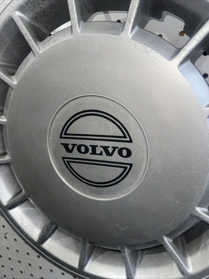 Volvo 240 242 244 hubcap 1989- 1993 fits 14 inch wheels, p/n 3540176, 62002 A 01 - Image 4 of 4