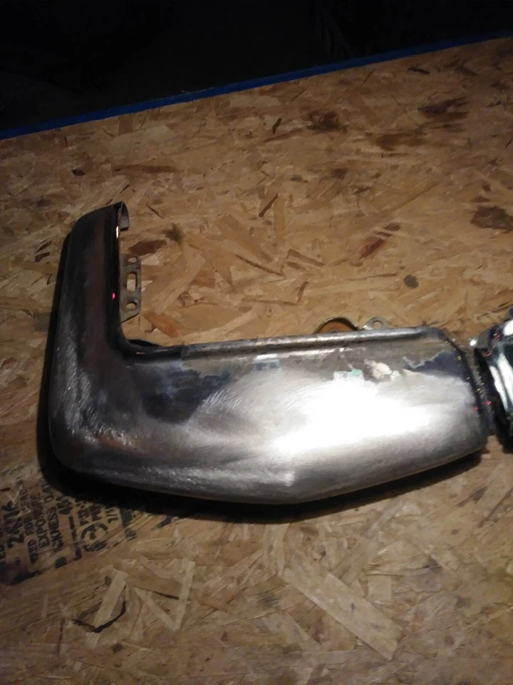 Cadillac 1962 sedán Deville parachoques delantero cromado par extremos superiores hacer oferta Foto 4 de 4