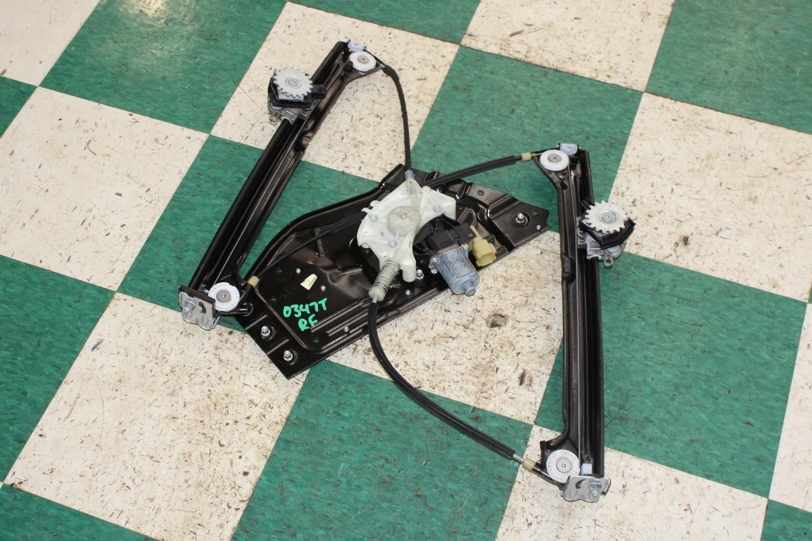Maserati Quattroporte 2014-2024 Front Right Window regulator