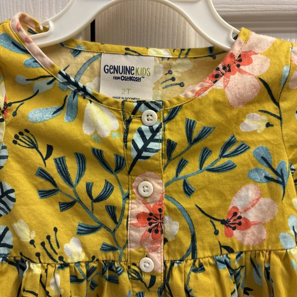 Vestido Floral Amarillo Mostaza Genuino Niños (Talla 2T) de Oshkosh Niña’s Foto 2 de 4