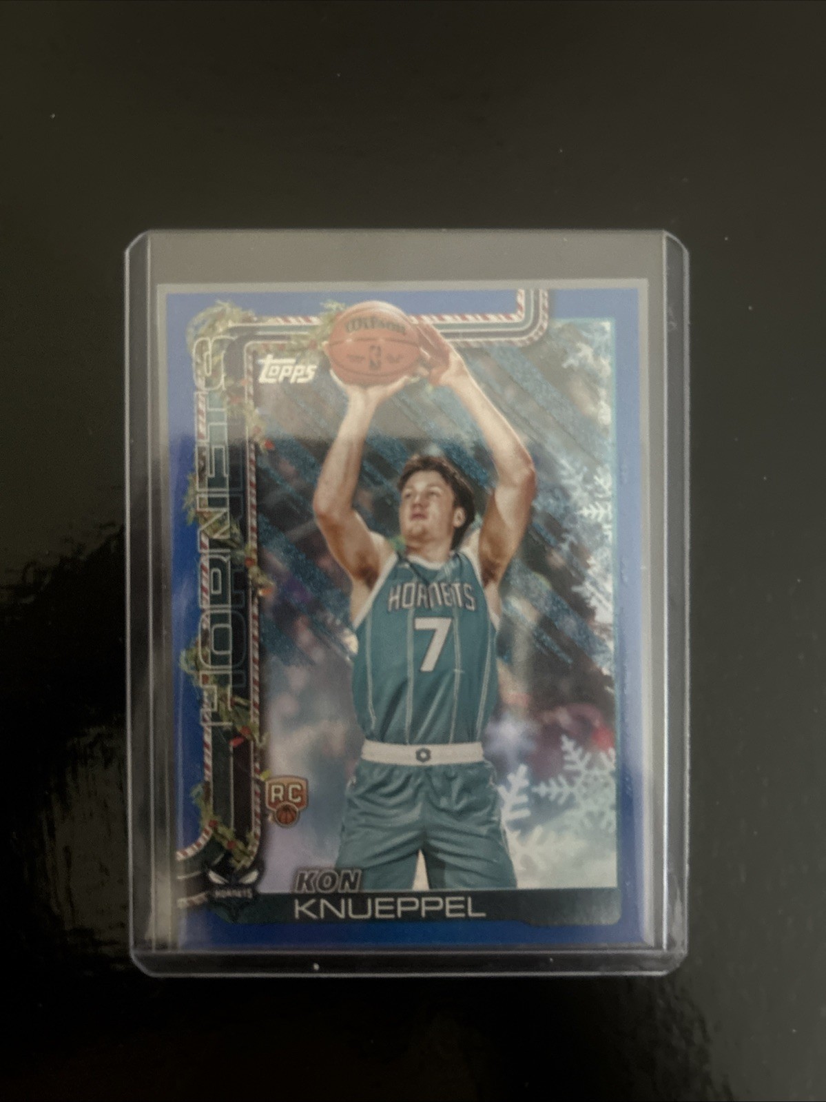 2025-26 Topps Holiday - Kon Knueppel #H164 Holiday Metallic Blue Glitter (RC)