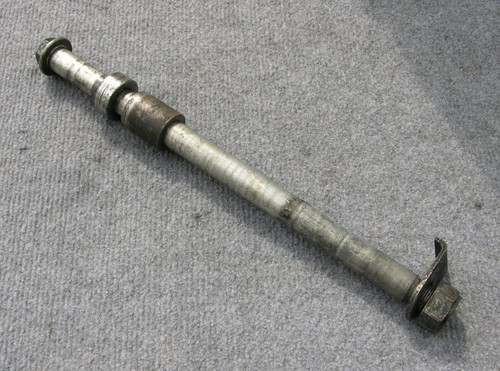 Honda CBR 1000F SC24 - Hinterachse, Distanzhülsen, Achsmutter, Einstellblech