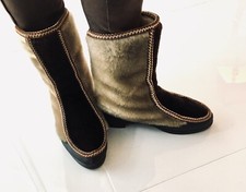 Vtg SNOWLAND Fuzzy Zip Up Boots Women s Sz 7 Two Tone BraidedTrim Faux Fur