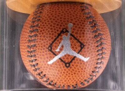 Michael Jordan サイン入り野球ボール Michael Jordan Signed Nike Basketball Style Baseball Upper