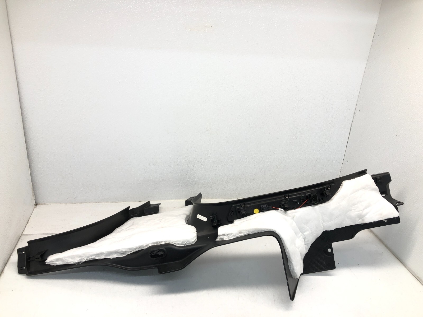 2017-2022 MASERATI LEVANTE LEFT DRIVER REAR DOOR SILL SCUFF PLATE TRIM OEM