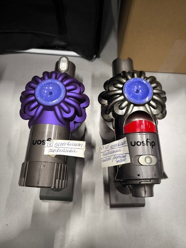 Set Von 2 Dyson V6 Und V7/V8 Staubsaugern - Für Ersatzteile, Lädt Nicht