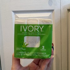 New In Packaging Ivory Bar Soap Aloe Scent 3 Bars