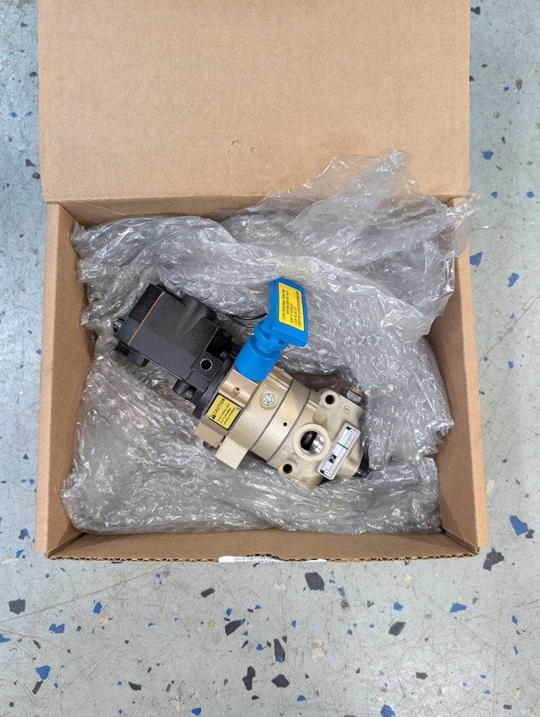 Ross  2773B4085W Manual Lockout Solenoid Valve 3-Way  24 VDC 2773