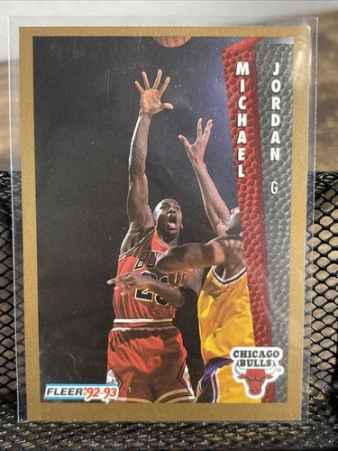 1992-1993 Fleer Basketball Card #32 - MICHAEL JORDAN - Chicago Bulls