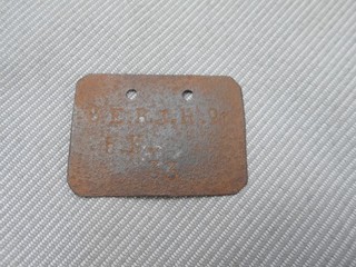 Erkennungsmarke aus Eisen mit Stempelung : 8. E. R. J. R. 91 5. K. 33 des 1.WK