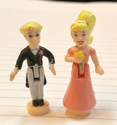 1998 Bluebird Polly Pocket Hot Stuff Camera Figures Rick Groom And Bridesmaid