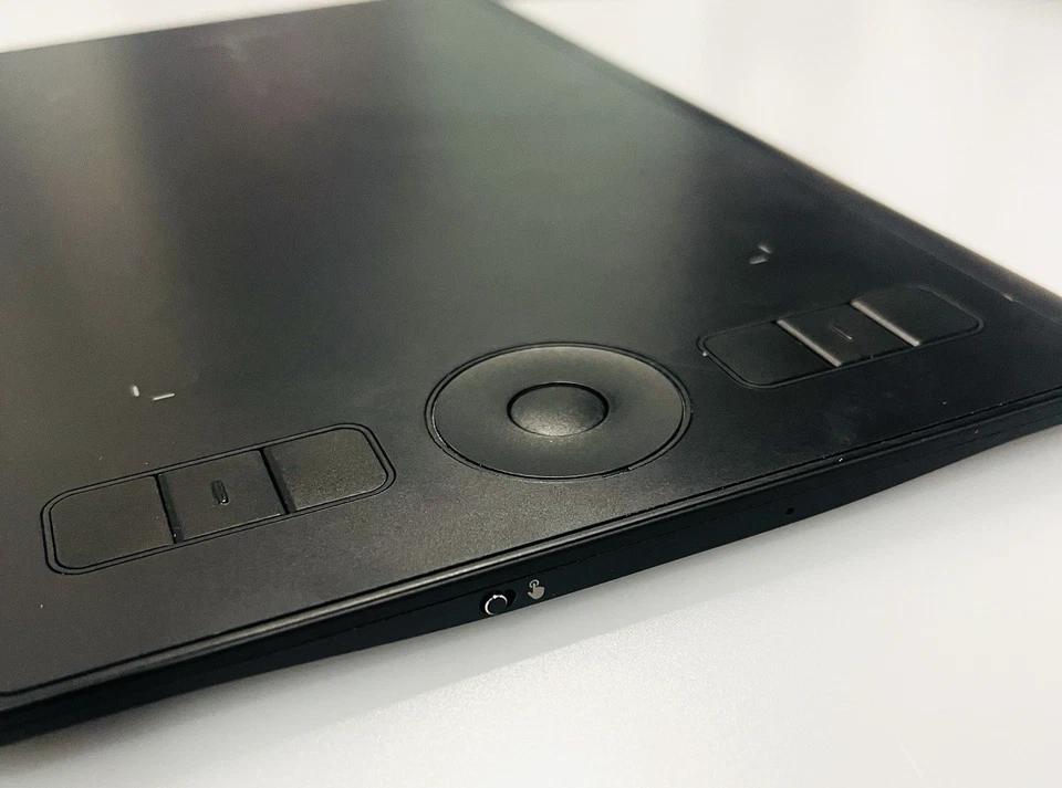 Планшет Wacom Intuos Pro цифровой графический для рисования Mac/PC, маленький (с заправкой наконечниками) - Изображение 4 из 4