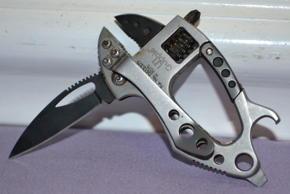 Multiherramienta OEM CRKT Guppie 9075 con llave ajustable, cuchillo descontinuado -- Excelente Foto 2 de 4