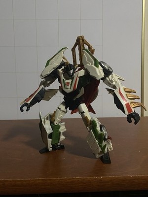 Transformers Generations Prime Beast Hunters Wheeljack Deluxe Figure