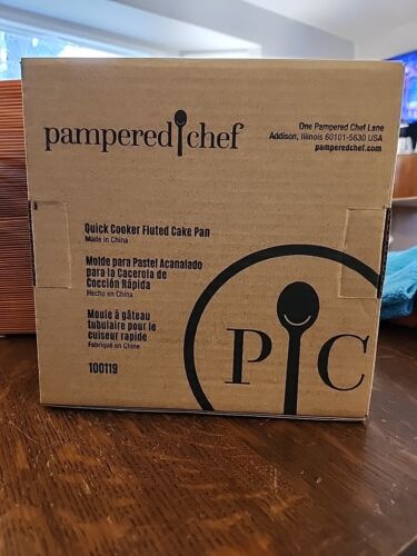 NIB Pampered Chef #100119 Quick Cooker Fluted Cake Pan - Picture 2 of 2