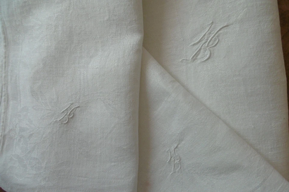 Nappe + 2 serviettes en DAMAS lumineux MONOGRAMMéES - Photo 2/4