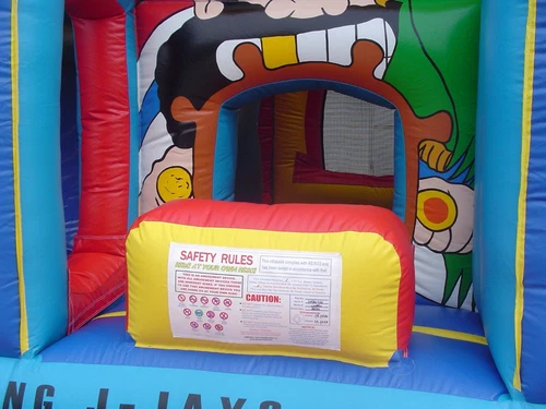4mx4m Pirate JumpnSlide Combo **Commercial ** USED MASSIVE JUMPING CASTLE SALE - Picture 4 of 10