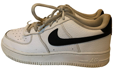 Nike Air Force Turnschuhe schwarz-weiß Größe UK 5